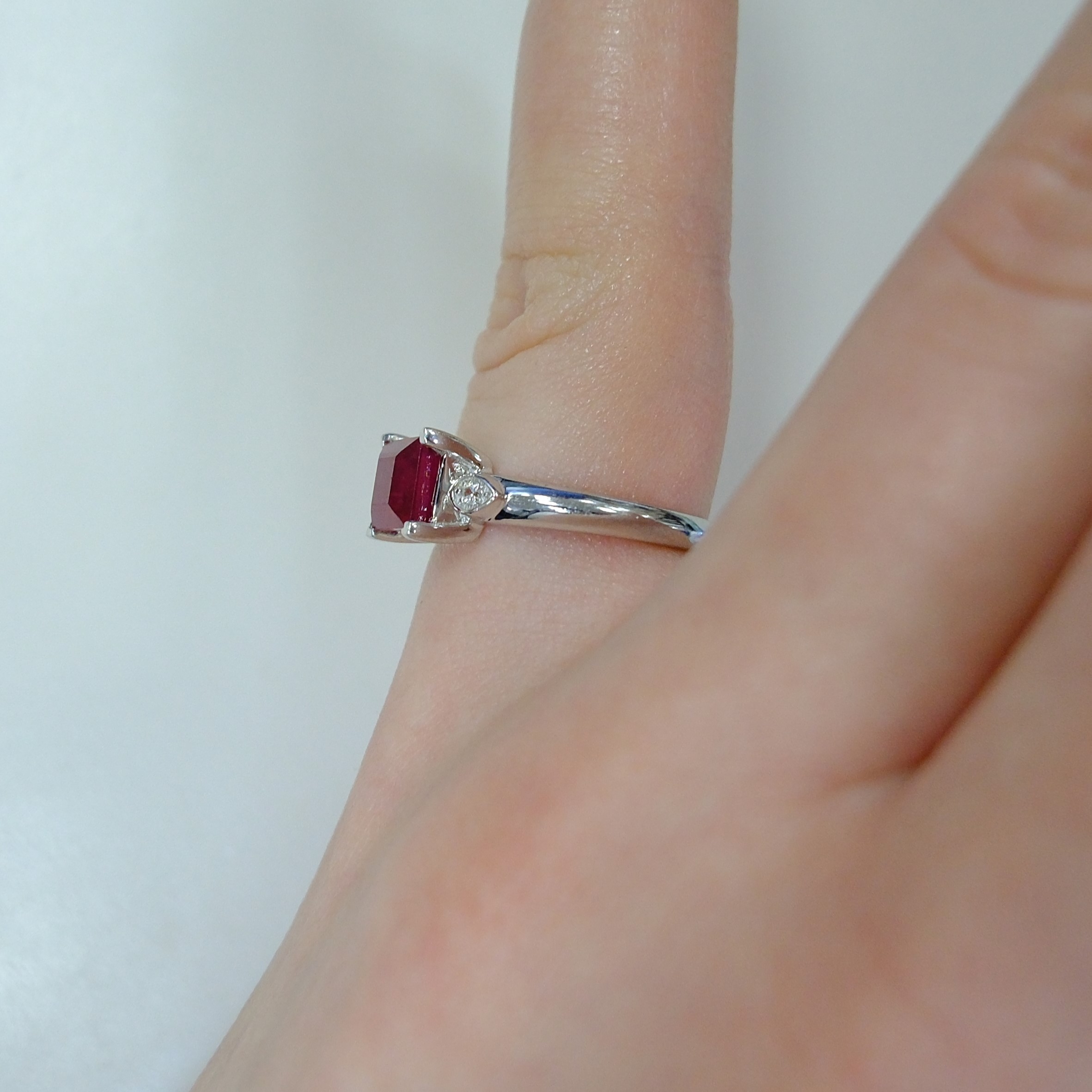 Серебряное кольцо с рубином